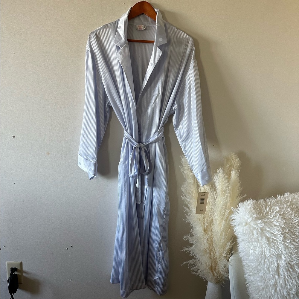 Linda Bis Satin Effect Robe